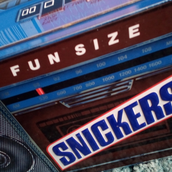 1990 Snickers Boom Box Tin - Picture 9 of 12